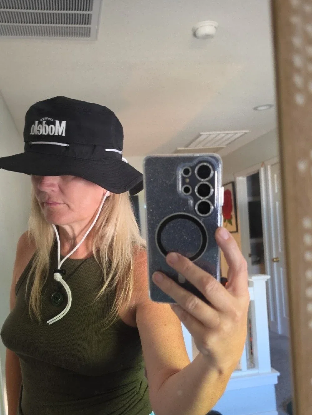 STUNNING MODELO BUCKET HAT
